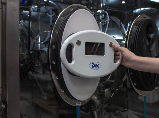 testowanie rękawic w izolatorze